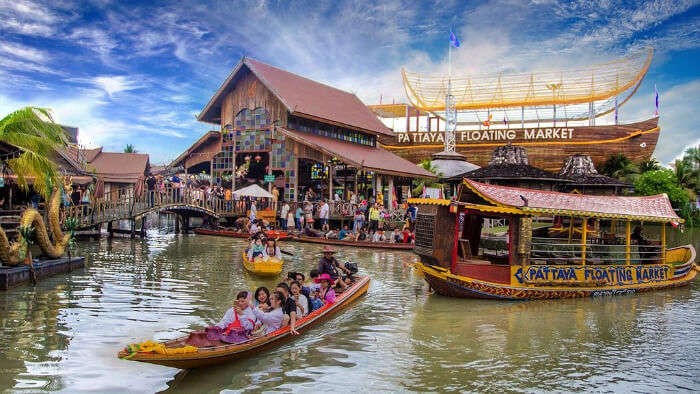 market on boats