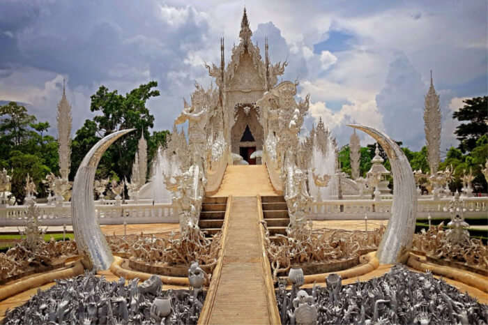 Best Time To Visit Wat Rong Khun