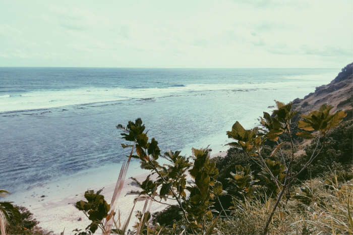  Pantai Gunung Payung