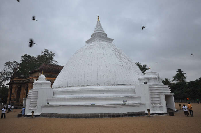 Kelaniya Temple