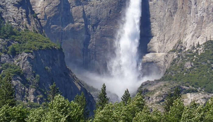 Tululusia Waterfall