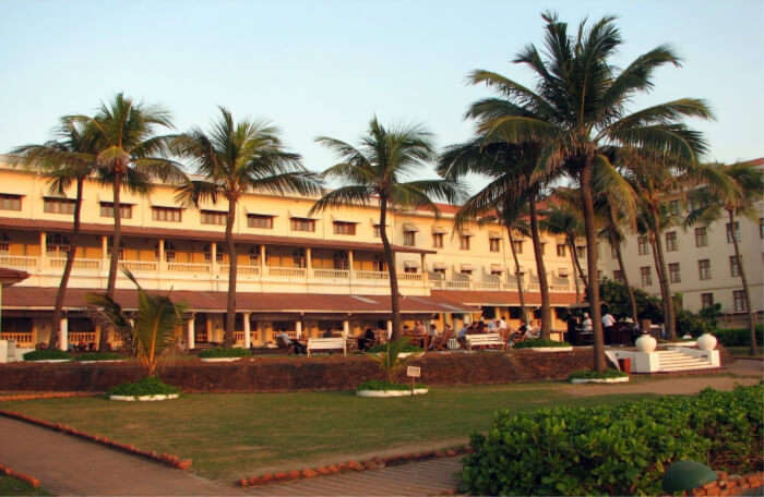 Visit the Galle Face Hotel