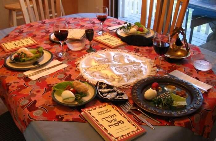 Join in on a Shabbat dinner