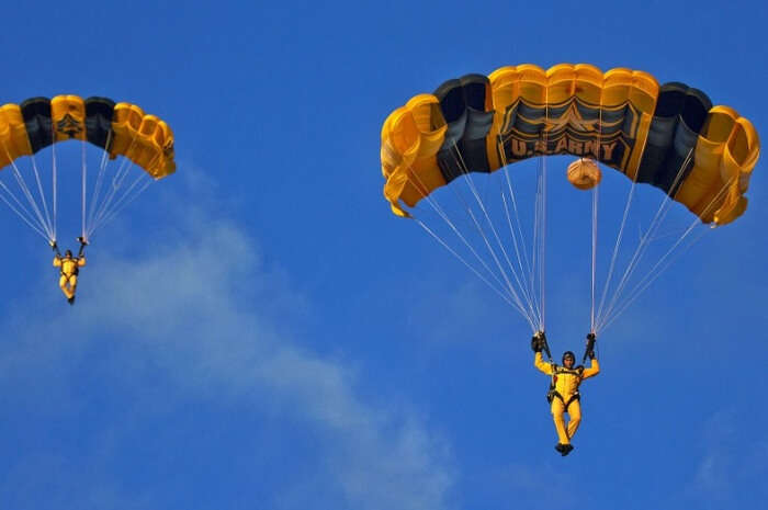 Parachuting Skydivers Parachute Team Parachute Army
