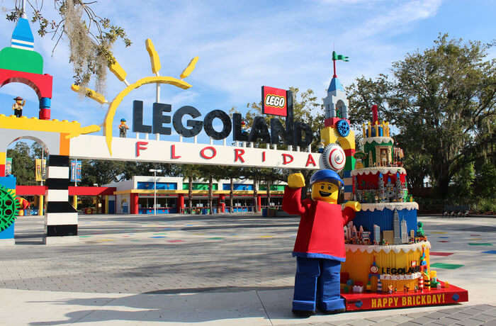 world’s largest LEGO lantern