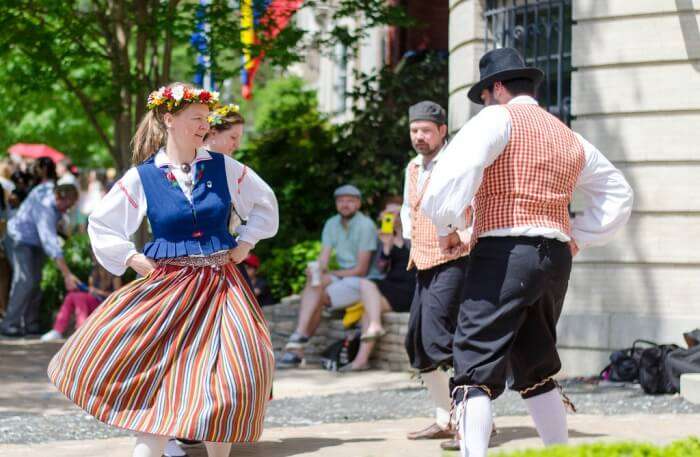 People dancing