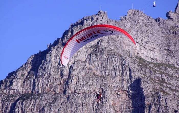 Tandem paragliding