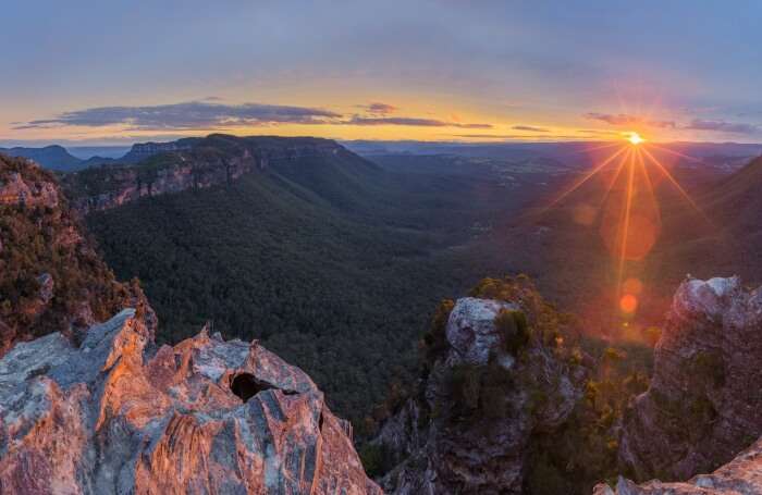 Train-Ride-To-The-Blue-Mountains