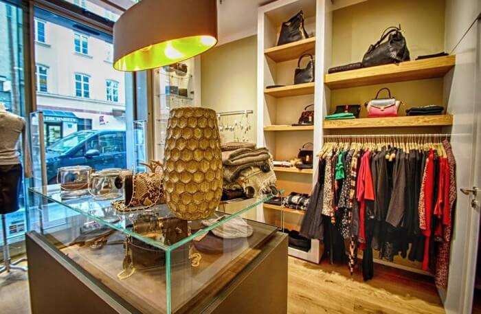 Clothes shop: Louis Vuitton München Residenzpost nearby Munich in Germany:  7 reviews, address, website 