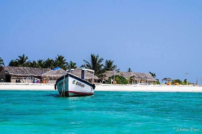 boat sailing off from Lakshadweep island