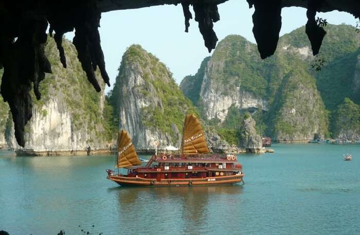 Halong Bay Cruise Ship