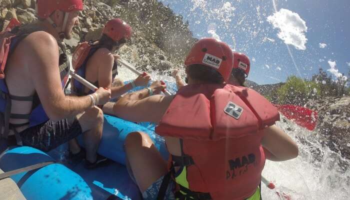 Petualangan Arung Jeram Olahraga Sungai Arung