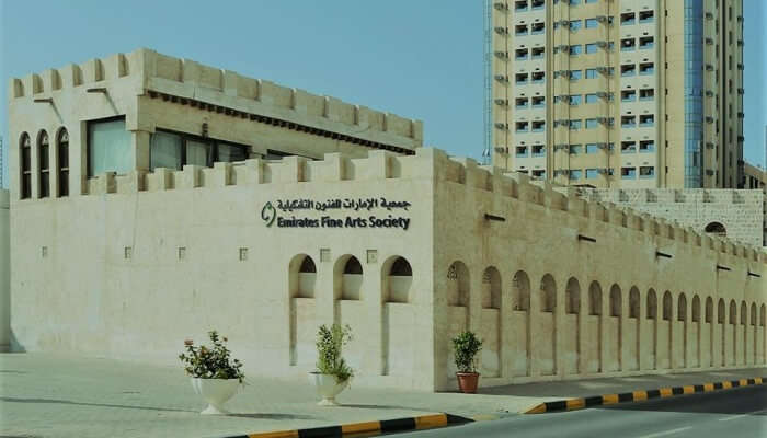 building of art gallery with other building in the backdrop