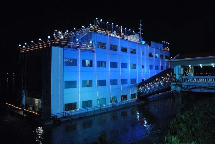 floating hotel kolkata