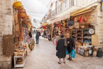 shopping street in bari