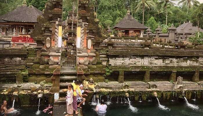 Pura_Tirta_Empul,_Bali