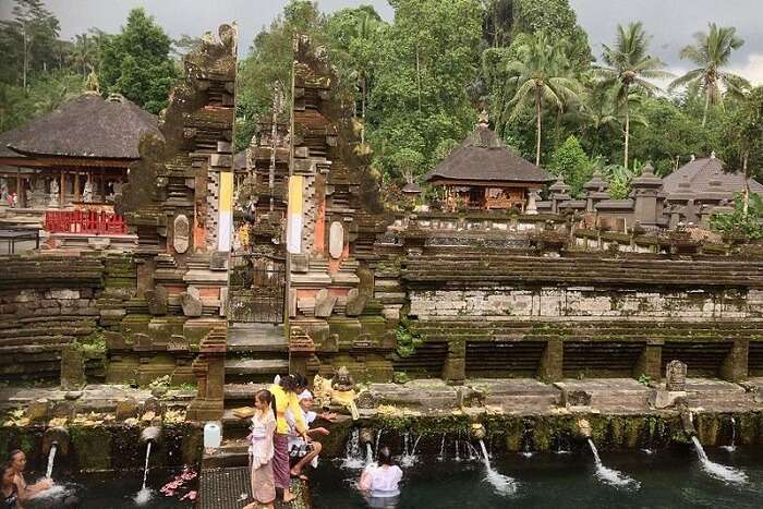 Pura_Tirta_Empul,_Bali