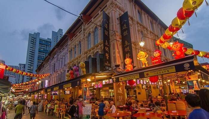 Sum up your vacation by exploring the famous marketplace of Singapore