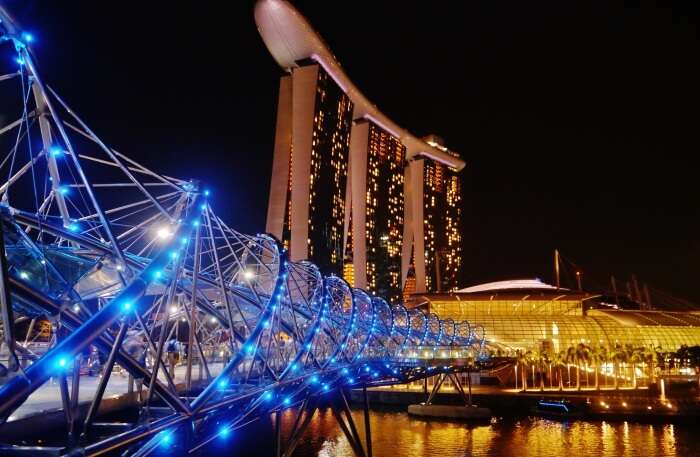So erreichen Sie die Helix Bridge in Singapur