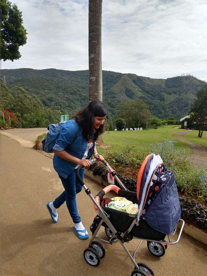 mama and daughter in sri lanka