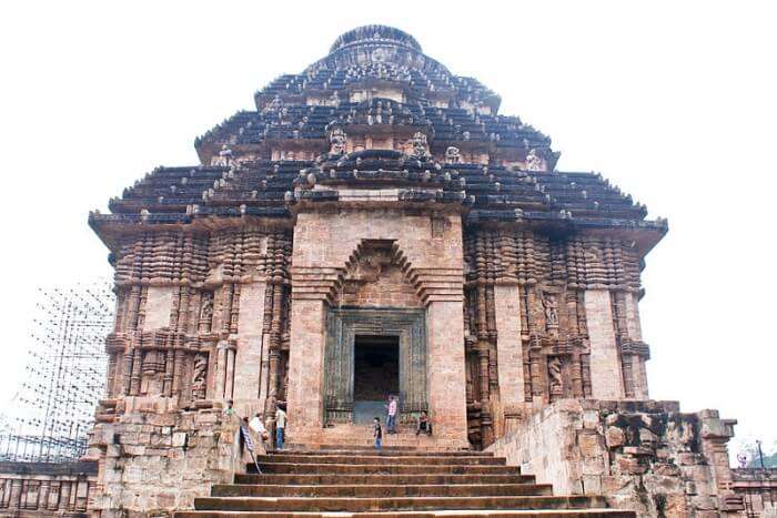 Visit one of the famous historical places in India at Konark Temple in Odisha