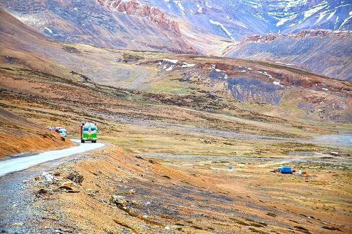 truck on leh road