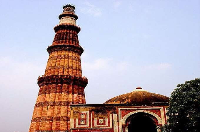 See the tallest masonry tower at Qutub Minar, one of the famous historical places in India