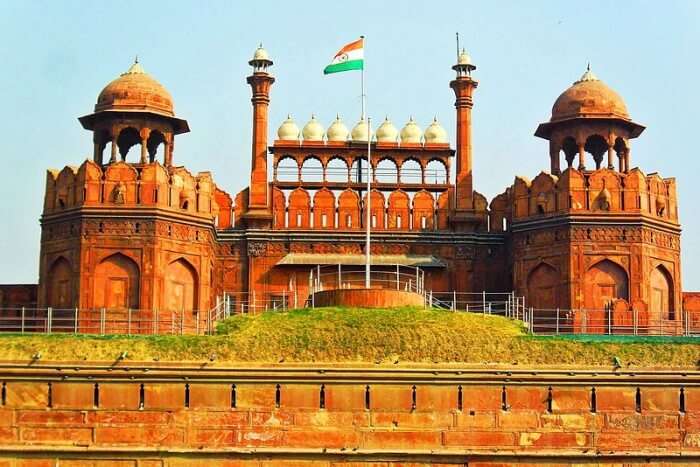 Explore Red Fort in Delhi, one of the most famous historical places in India