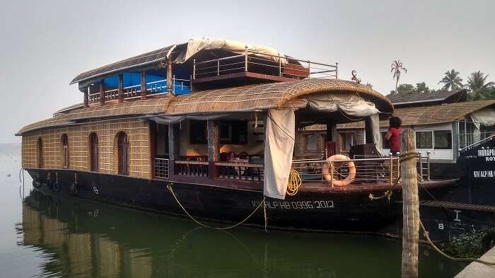 houseboat