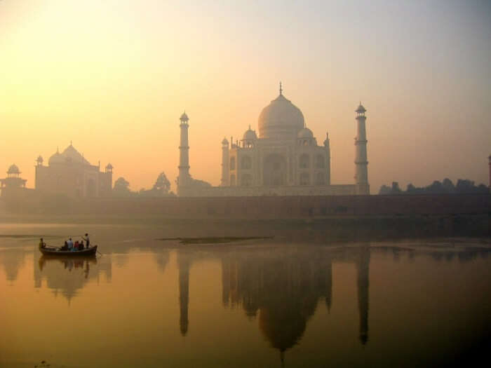 yamuna behind taj mahal