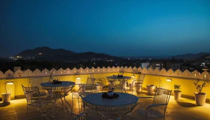 roof-top restaurant with mountainous views in the evening