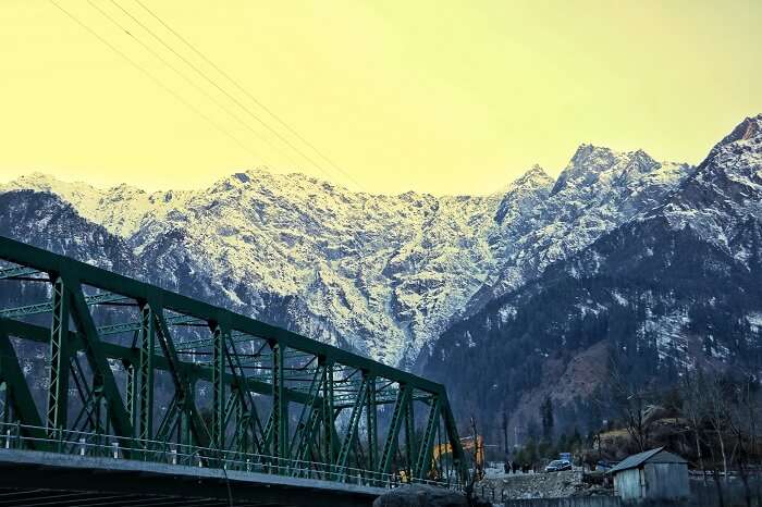 beautiful mountains of solang valley