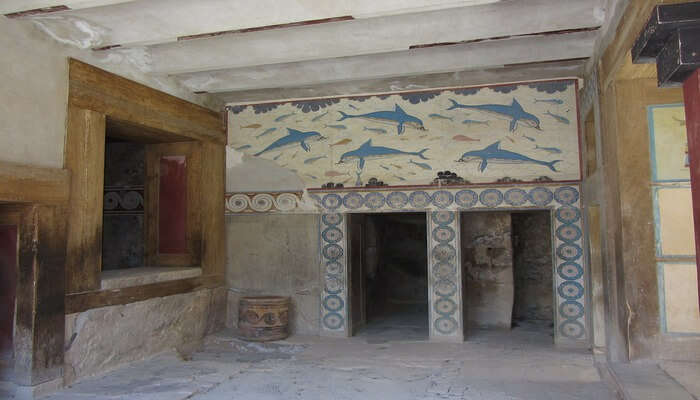 Lost Statues Of Knossos Escape Room