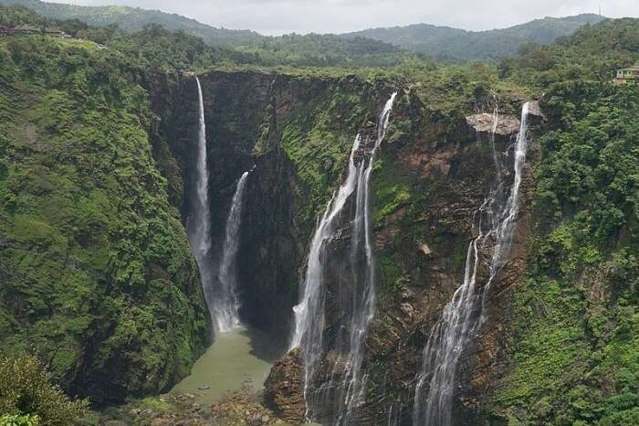 Waterfall cascades