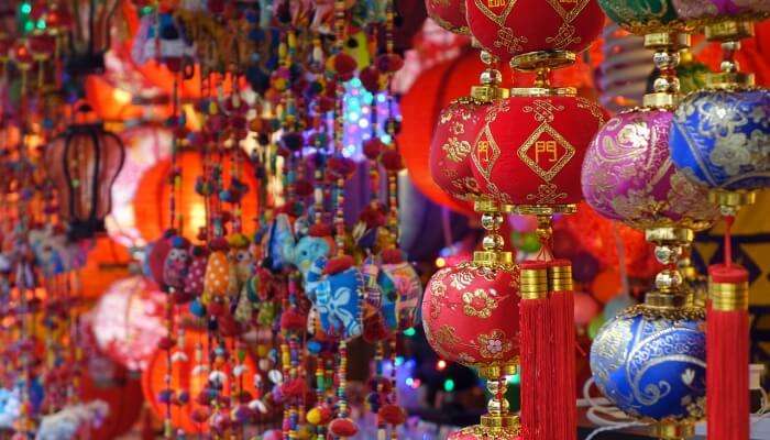 Haggling And Shopping At Chinatown Street Market