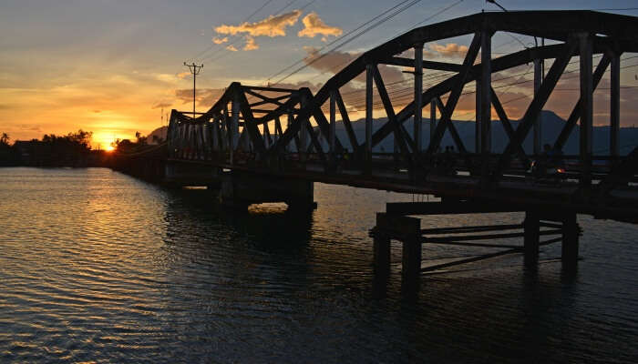 köprü ve gün batımı