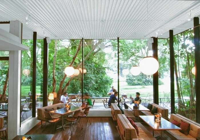 Open cafe in Singapore