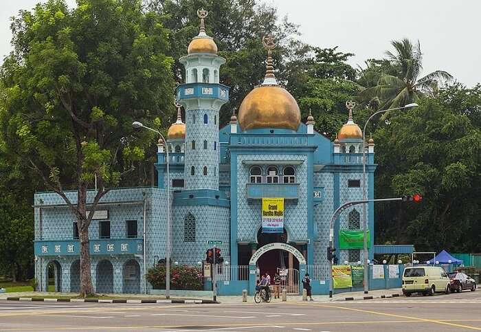 gorgeous mosque in kampong glam