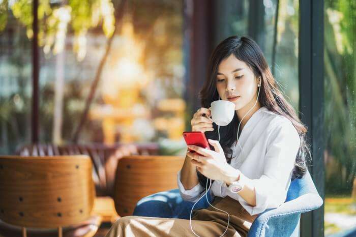 girl having coffee