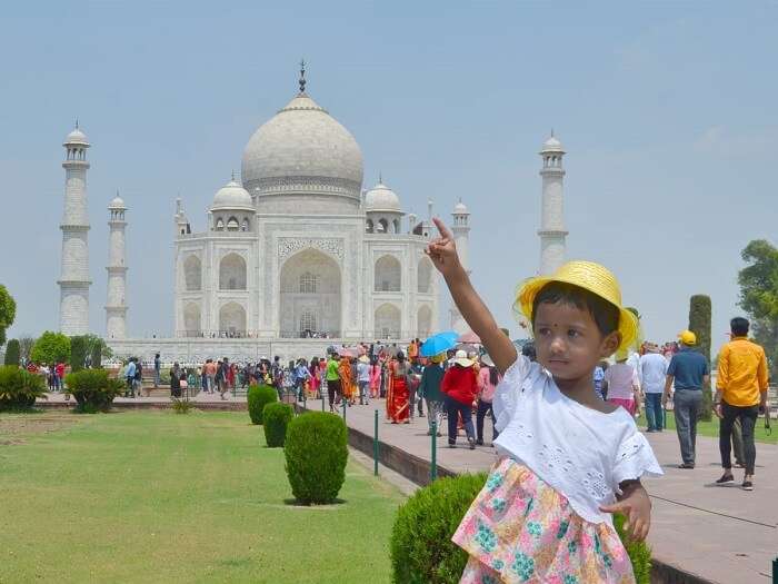  famous Taj Mahal