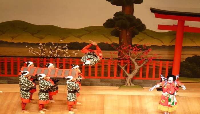 Witness The Spectacular Kabuki Dance