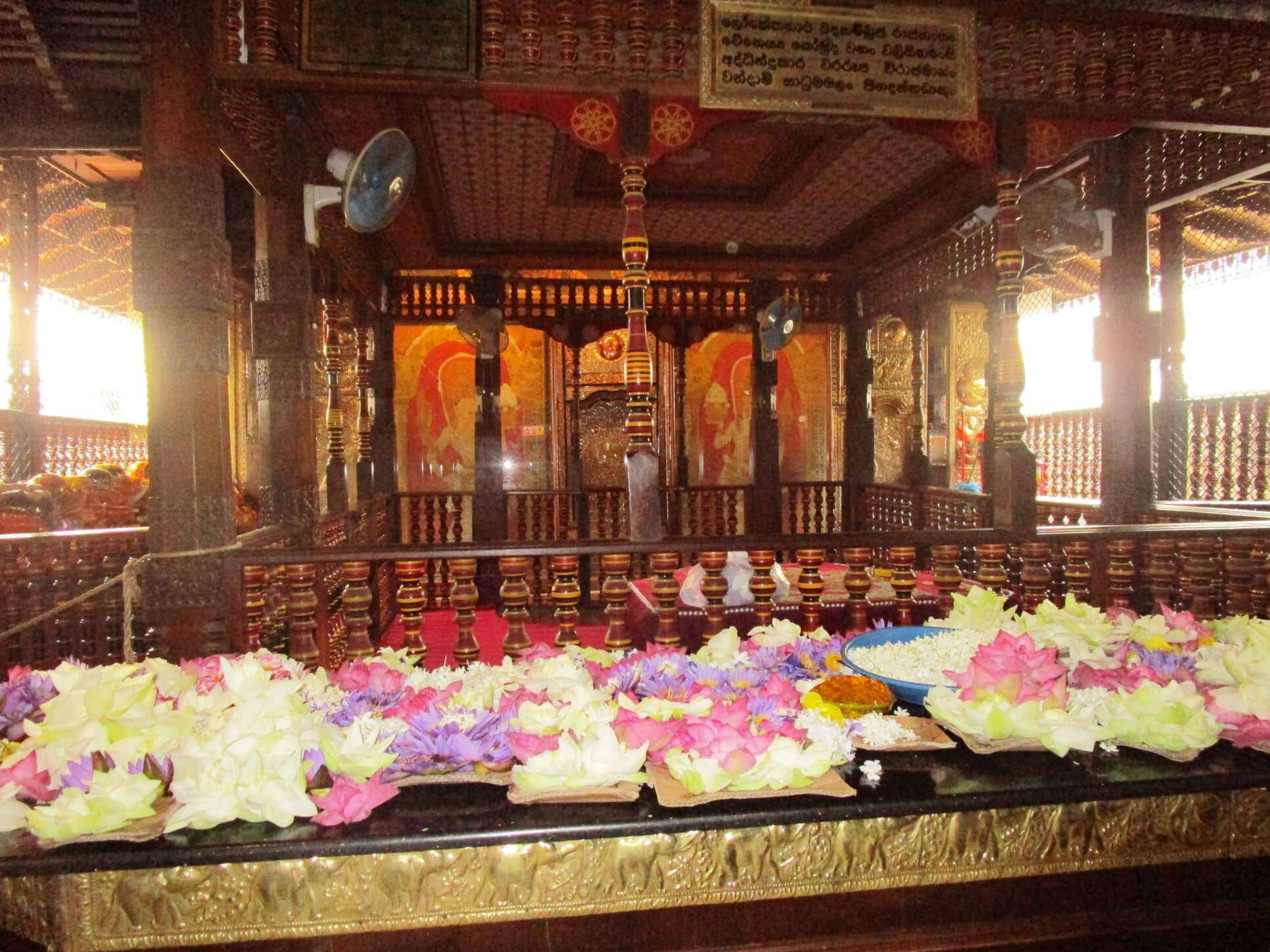 Kandy_tooth_Temple
