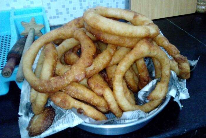 Sweet ring-shaped bread