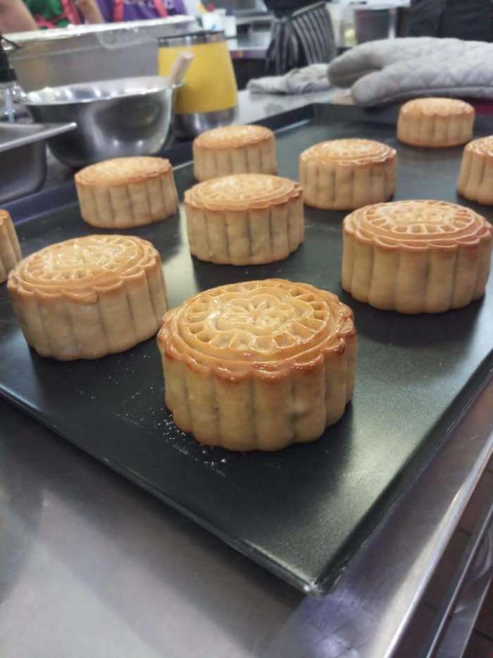 cup cakes getting baked in a cafe