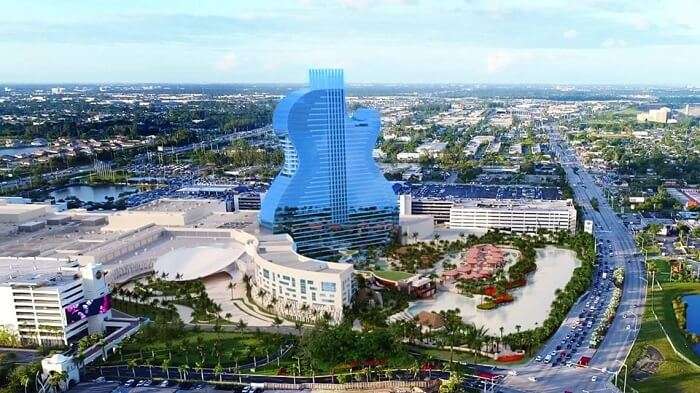 Guitar shaped hotel, Florida