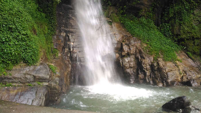 Take a dip in Laxapana Falls, one of the best places to visit in Nuwara Eliya.