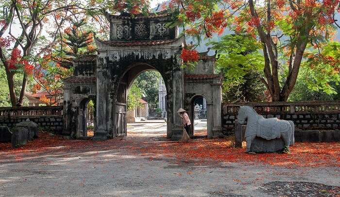 Best Time To Visit Thai Vi Temple