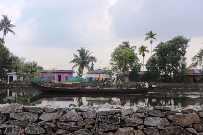 check-in the unique houseboats in Alleppey