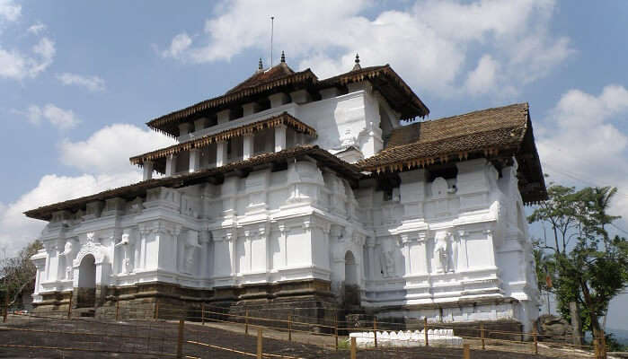 Lankathilaka Vihara in Sri Lanka