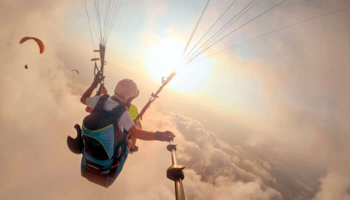 Paragliding in Apache Maid